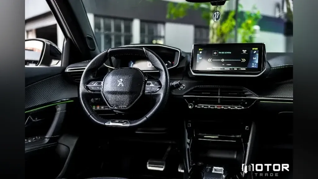 Peugeot E-2008 - Imagem 12