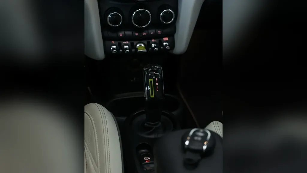 Mini Cooper SE - Imagem 7