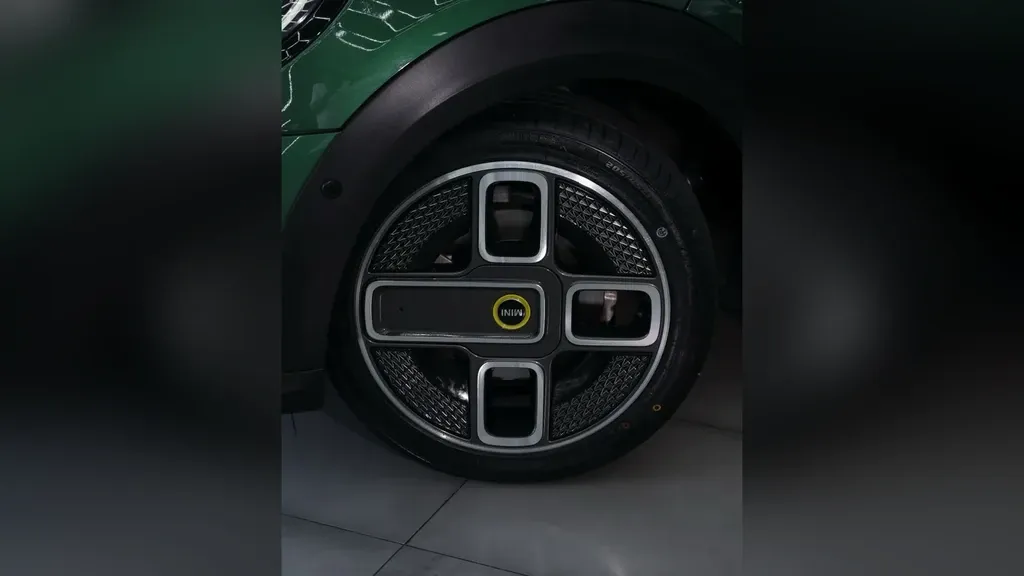 Mini Cooper SE - Imagem 17