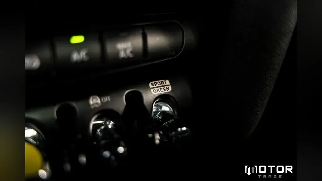 Mini Cooper SE - Imagem 10