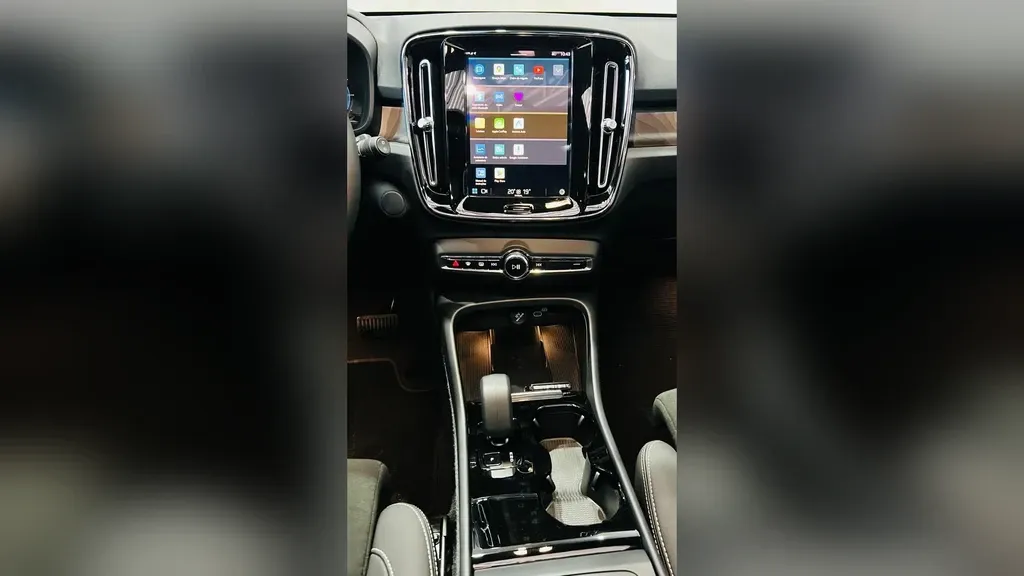 Volvo EX40 - Imagem 8