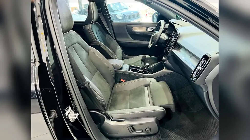 Volvo EX40 - Imagem 12