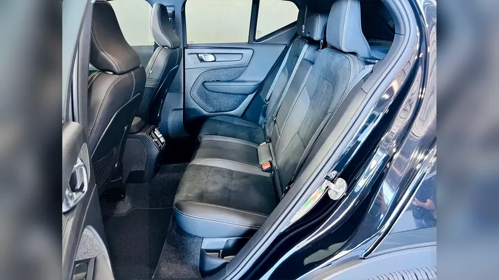 Volvo EX40 - Imagem 13