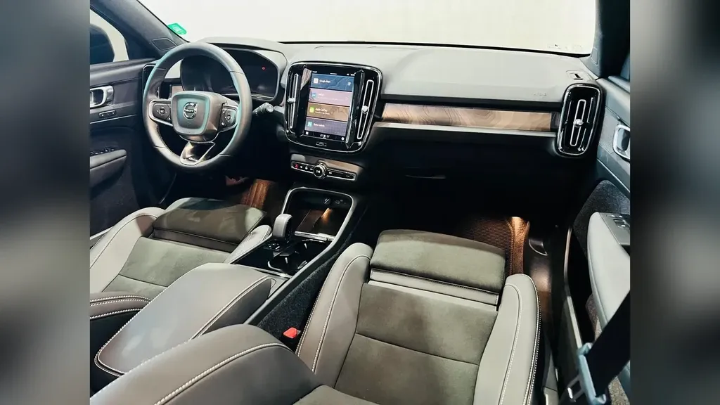 Volvo EX40 - Imagem 16