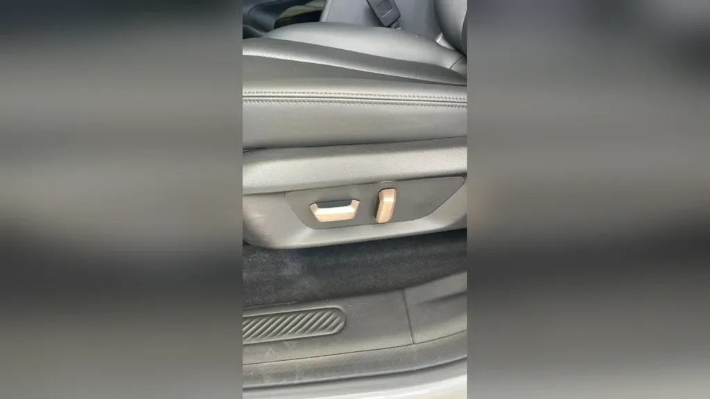 Chevrolet Captiva EV - Imagem 18