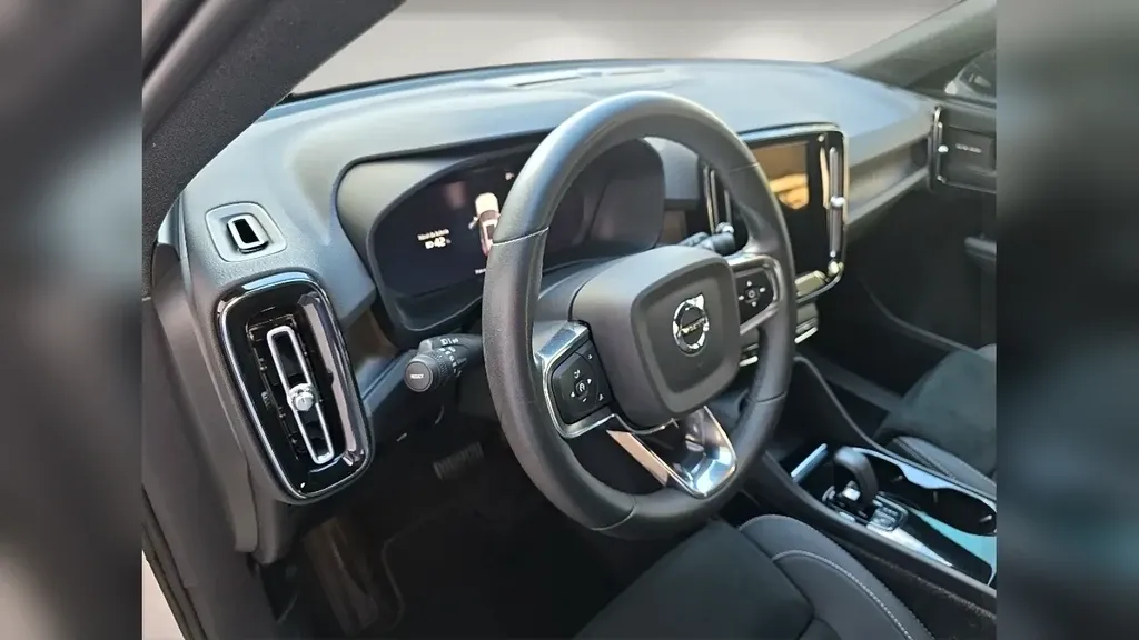 Volvo XC40 Recharge - Imagem 8