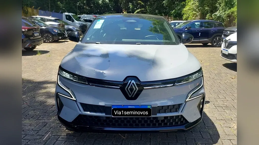 Foto de um renault megane e-tech electric