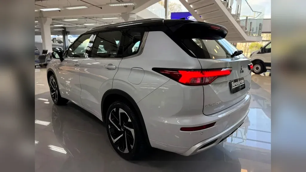 Mitsubishi Outlander - Imagem 6