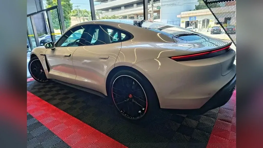 Porsche Taycan - Imagem 5
