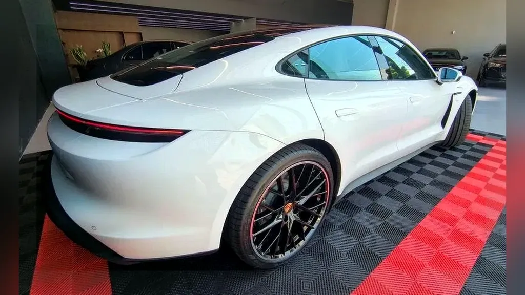 Porsche Taycan - Imagem 6