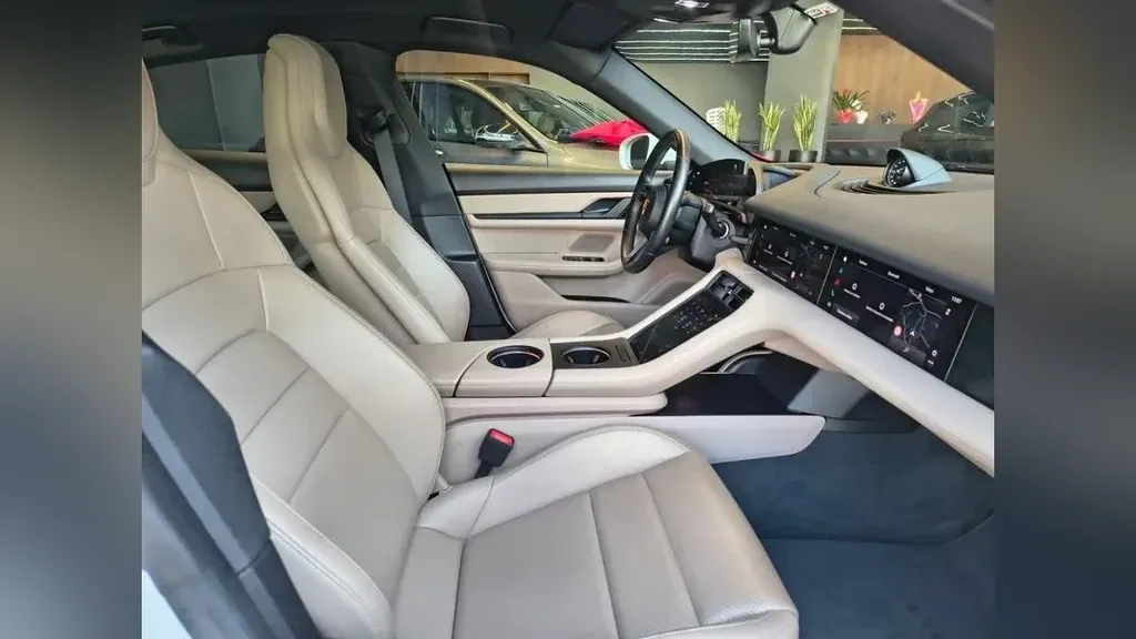 Porsche Taycan - Imagem 12