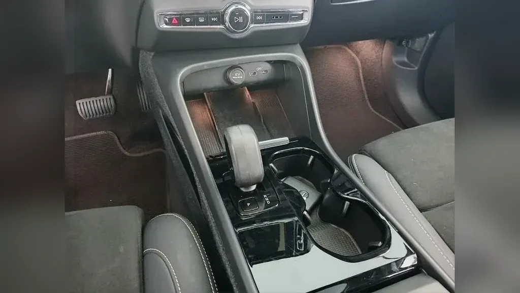 Volvo XC40 Recharge - Imagem 12