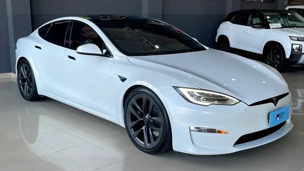 Foto de um tesla model s