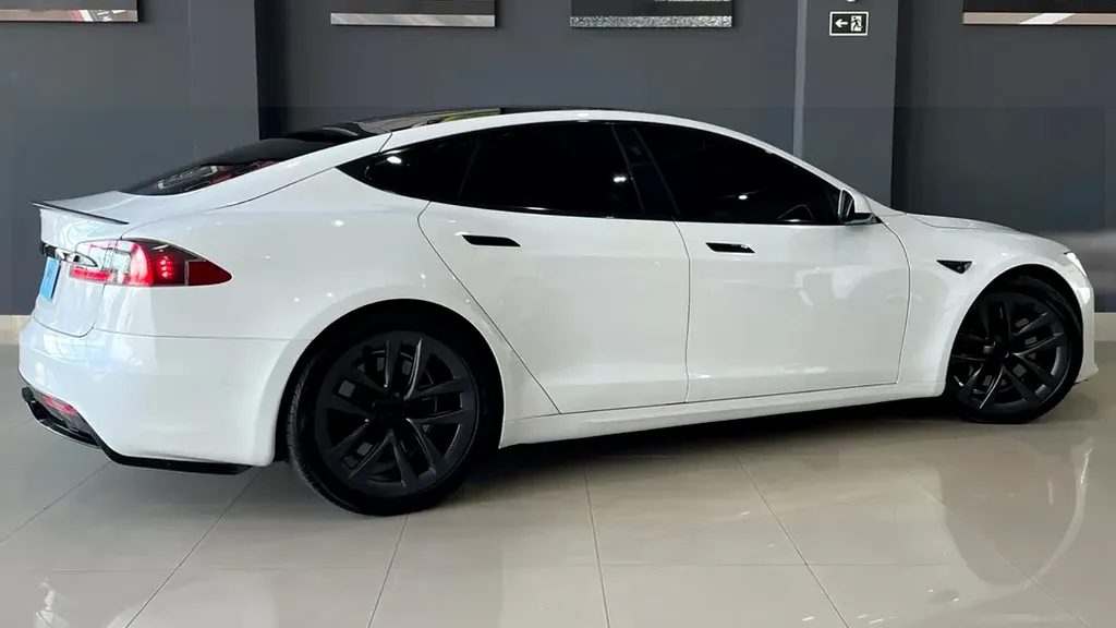 Tesla Model S - Imagem 8