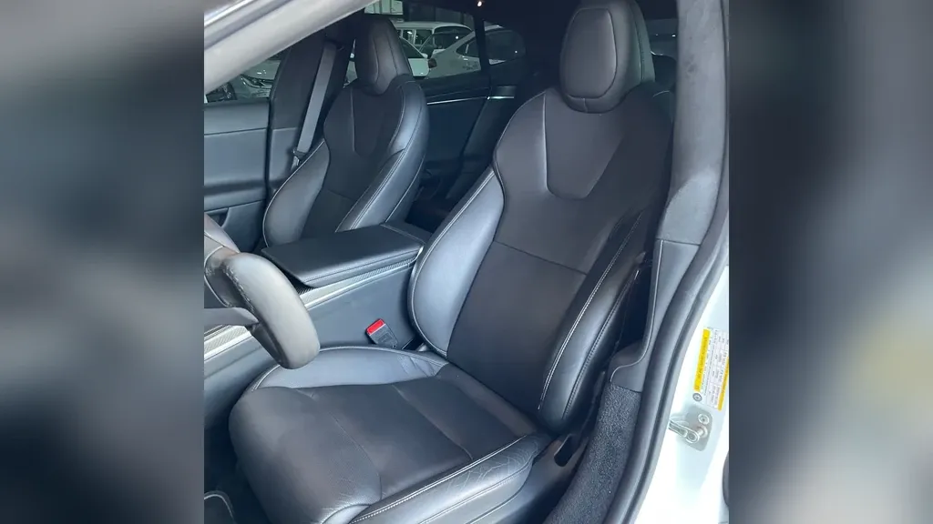 Tesla Model S - Imagem 11