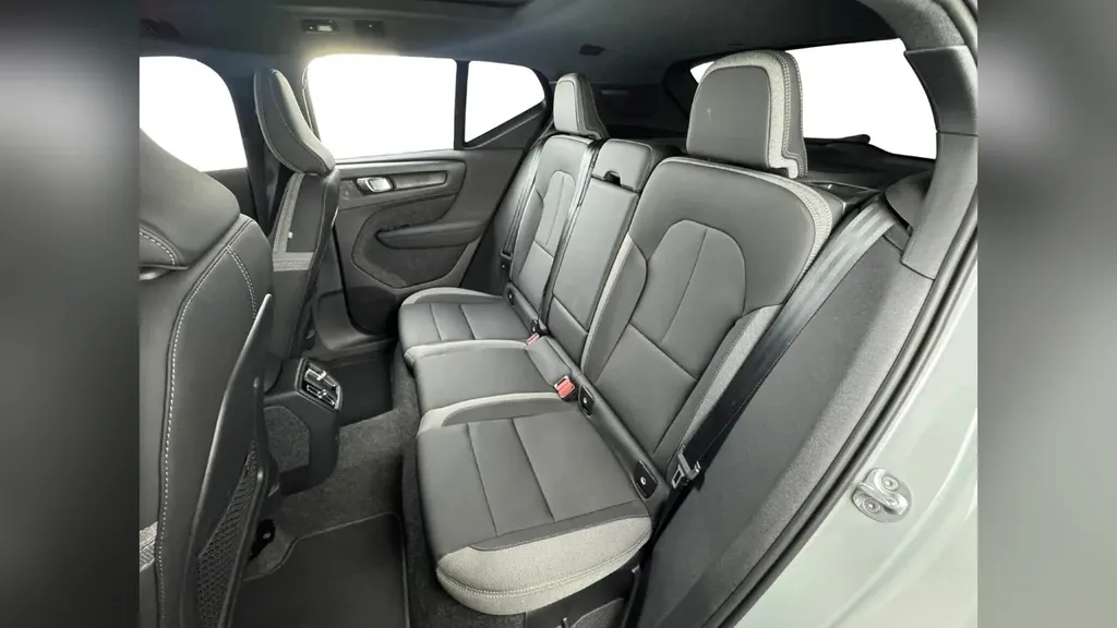 Volvo EX40 - Imagem 13