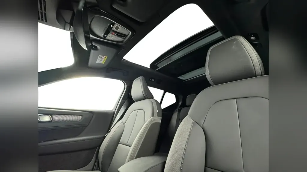 Volvo EX40 - Imagem 15