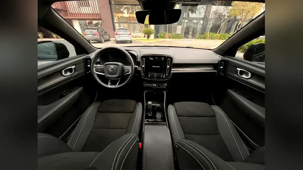 Volvo C40 Recharge - Imagem 14