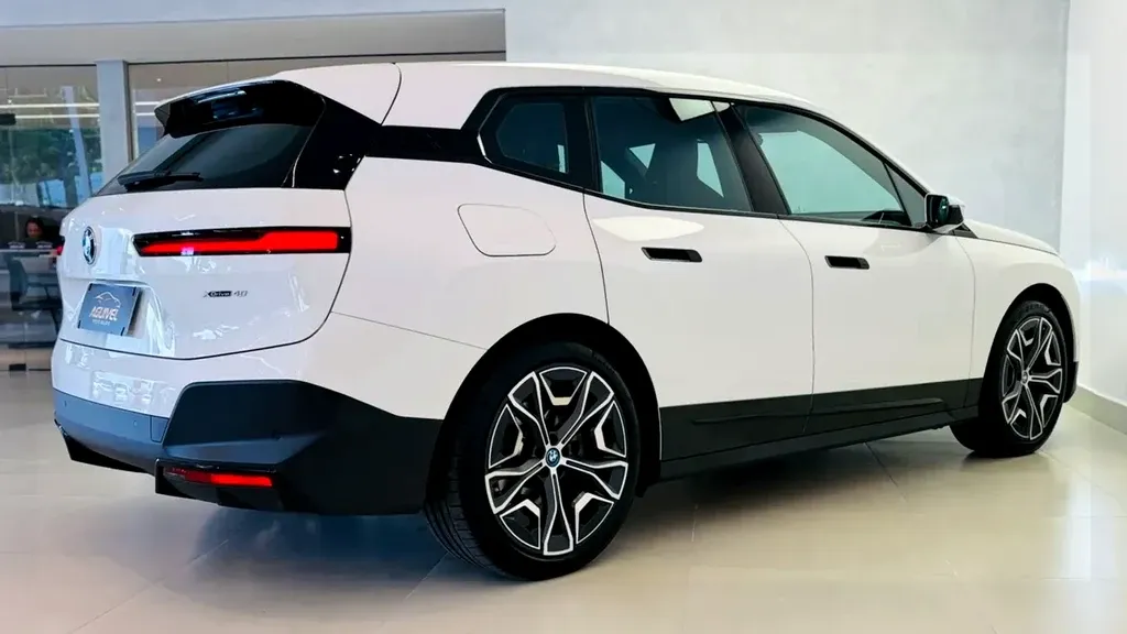 BMW Ix - Imagem 11