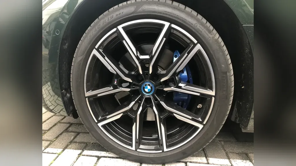 BMW I4 Edrive40 - Imagem 17