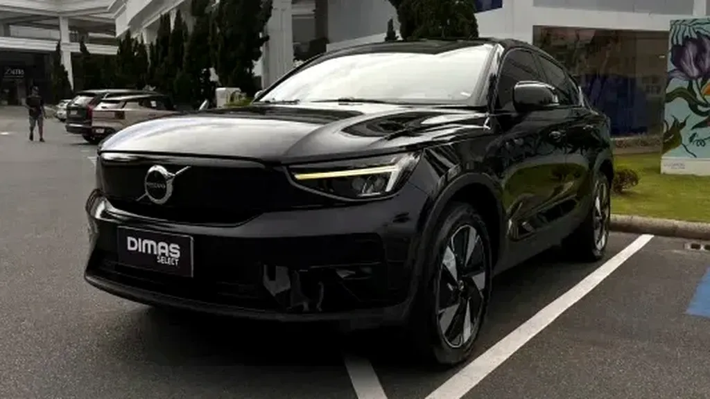 Foto de um volvo c40 recharge