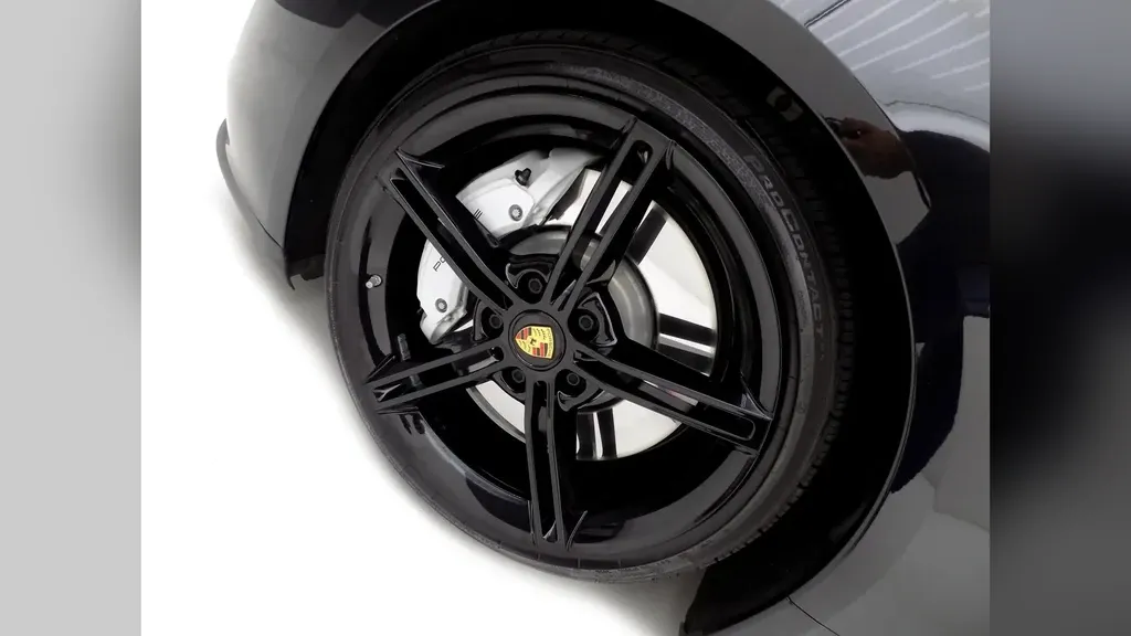 Porsche Taycan - Imagem 12