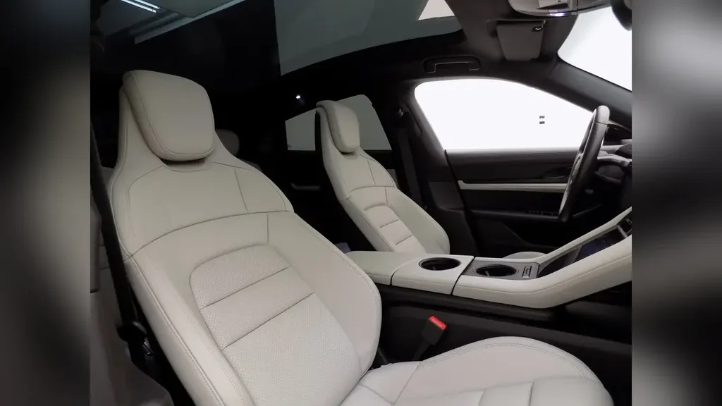 Porsche Taycan - Imagem 15