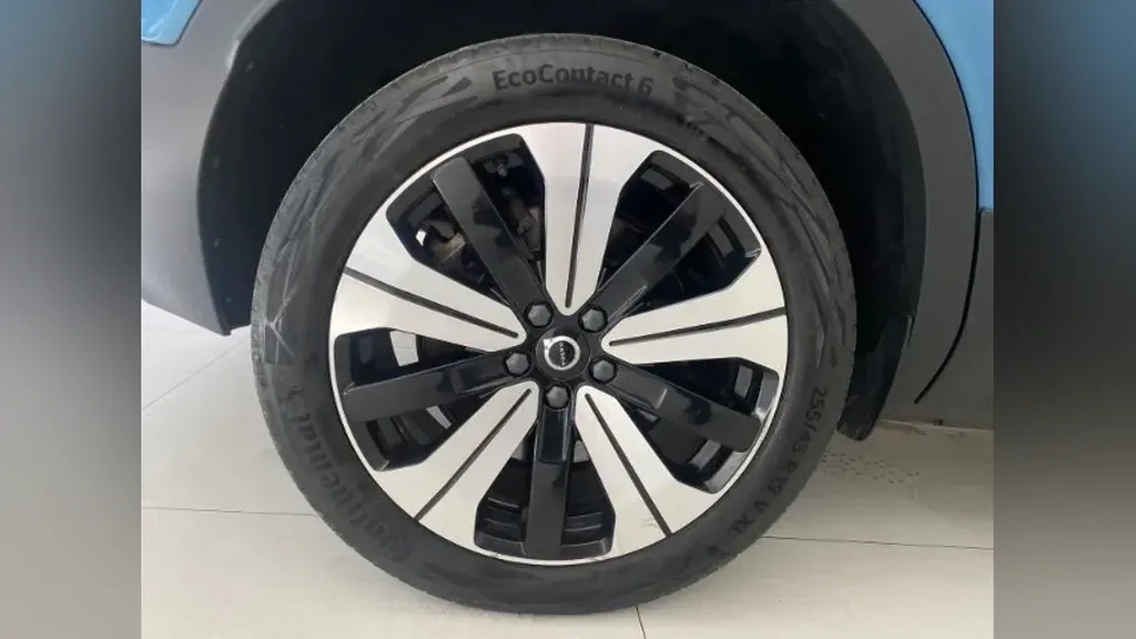 Volvo XC40 Recharge - Imagem 18