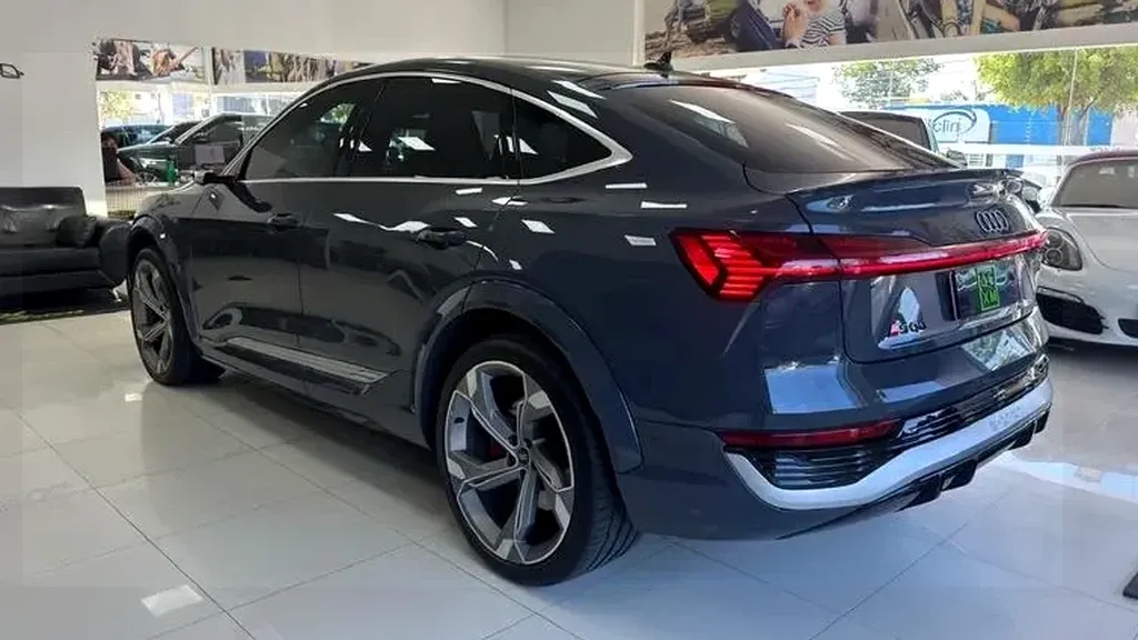 Audi Q8 Sportback E-tron - Imagem 2