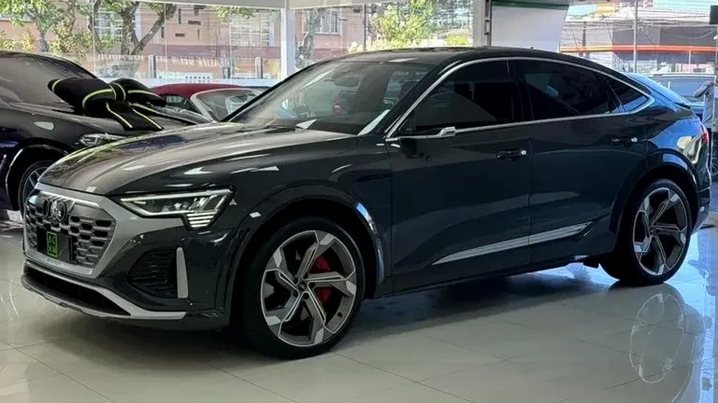 Audi Q8 Sportback E-tron - Imagem 3