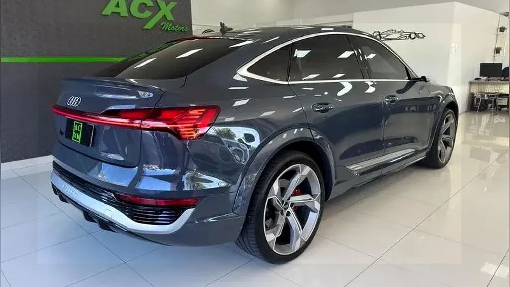 Audi Q8 Sportback E-tron - Imagem 4