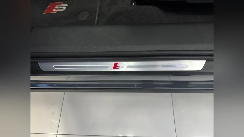 Audi Q8 Sportback E-tron - Imagem 10