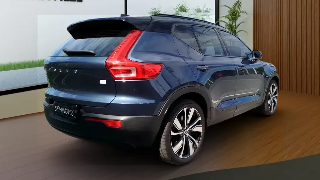 Volvo XC40 Recharge - Imagem 4