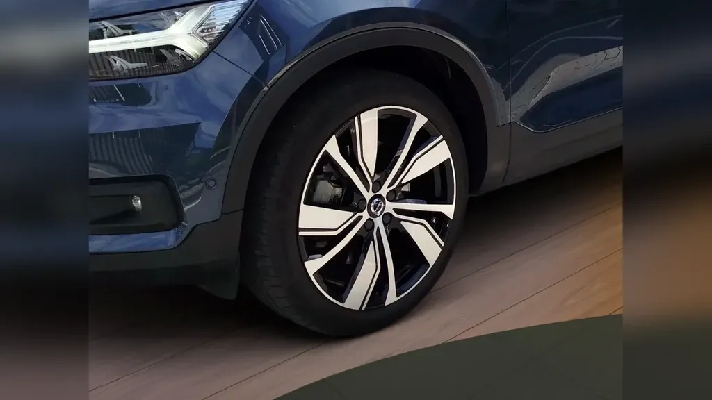 Volvo XC40 Recharge - Imagem 8