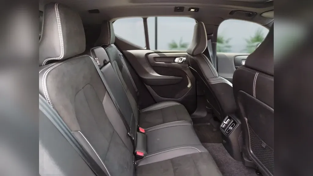 Volvo XC40 Recharge - Imagem 13
