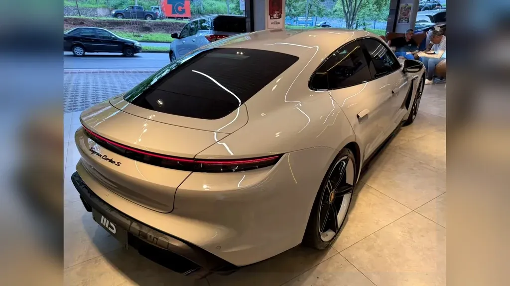 Porsche Taycan - Imagem 6