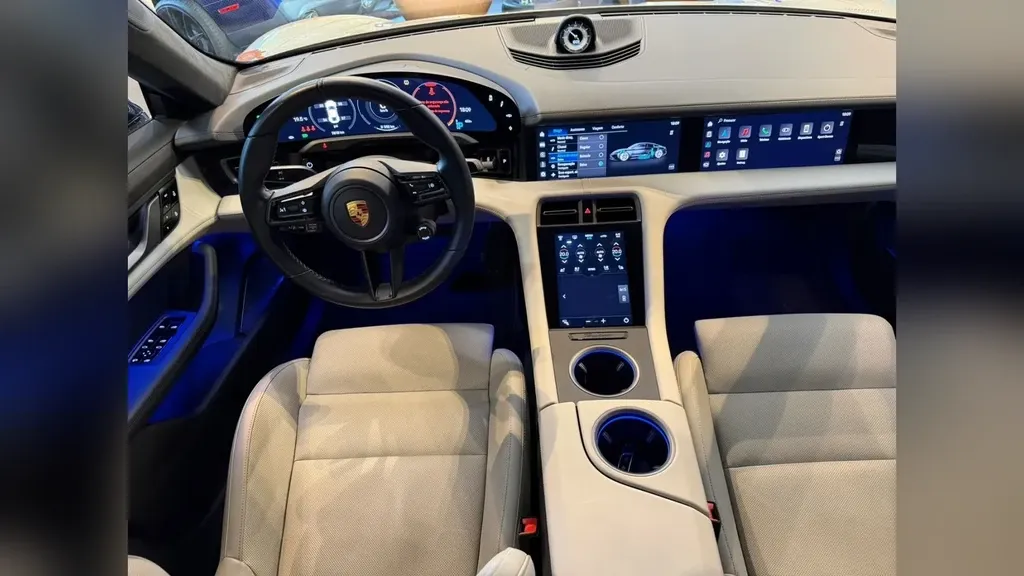 Porsche Taycan - Imagem 11