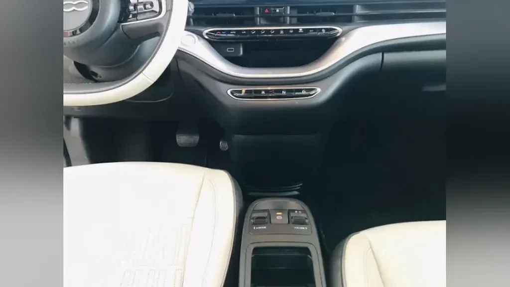 Fiat 500e - Imagem 17