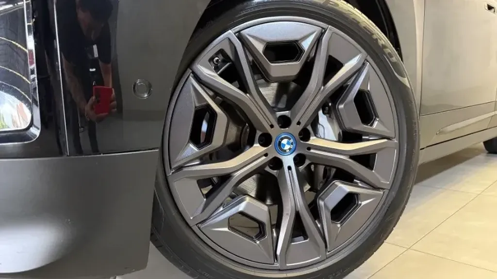 BMW Ix - Imagem 19