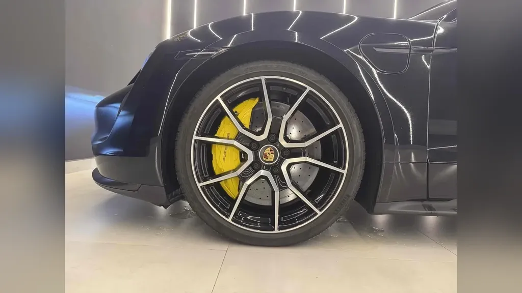 Porsche Taycan - Imagem 5