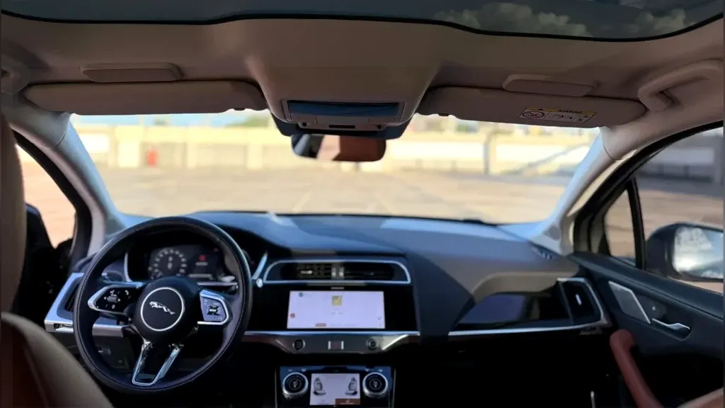 Jaguar I-pace - Imagem 8