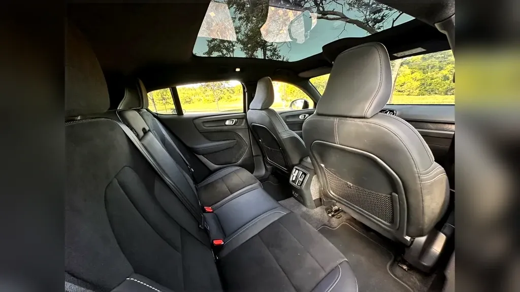 Volvo C40 Recharge - Imagem 12