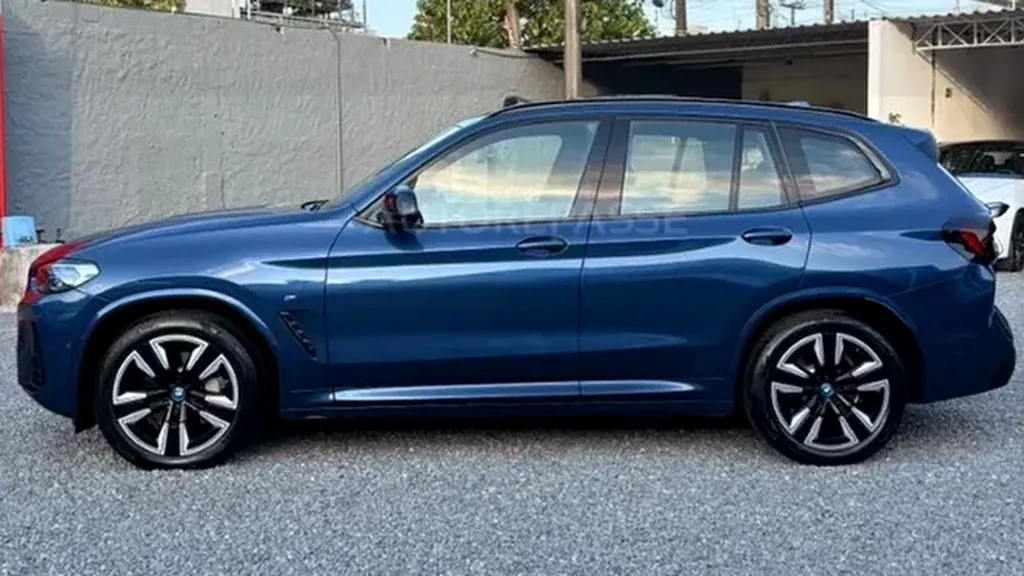 BMW IX3 - Imagem 8