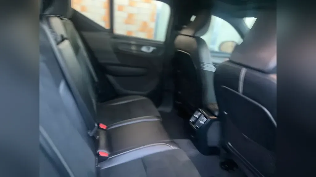 Volvo XC40 Recharge - Imagem 5