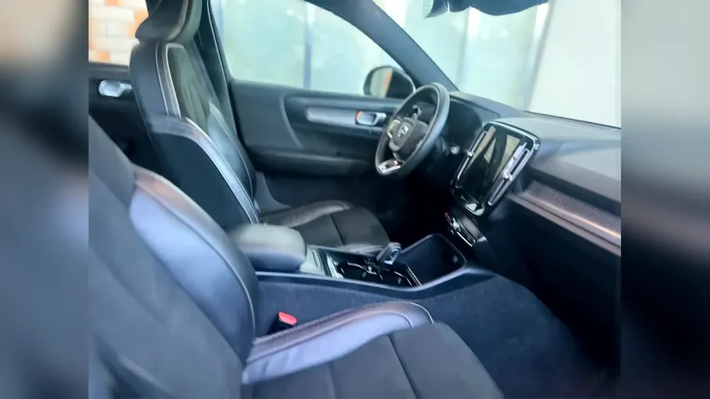 Volvo XC40 Recharge - Imagem 8