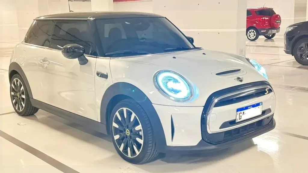Foto de um mini cooper se