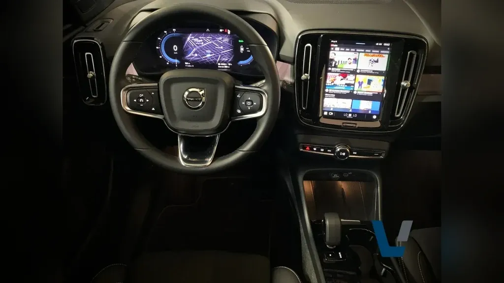 Volvo XC40 Recharge - Imagem 7