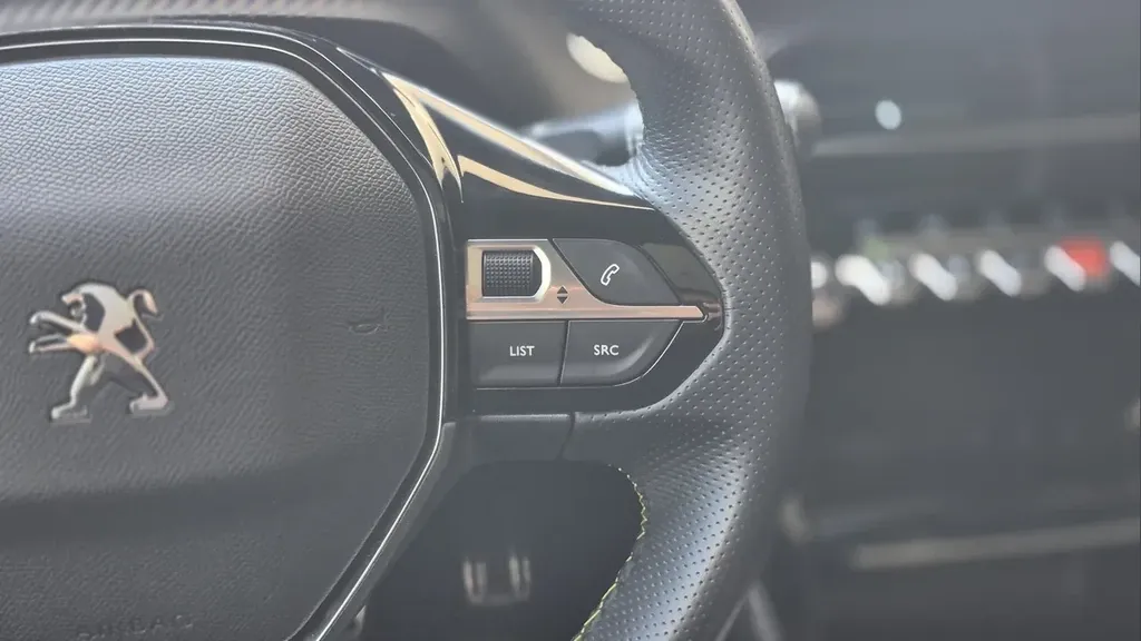 Peugeot E-2008 - Imagem 13