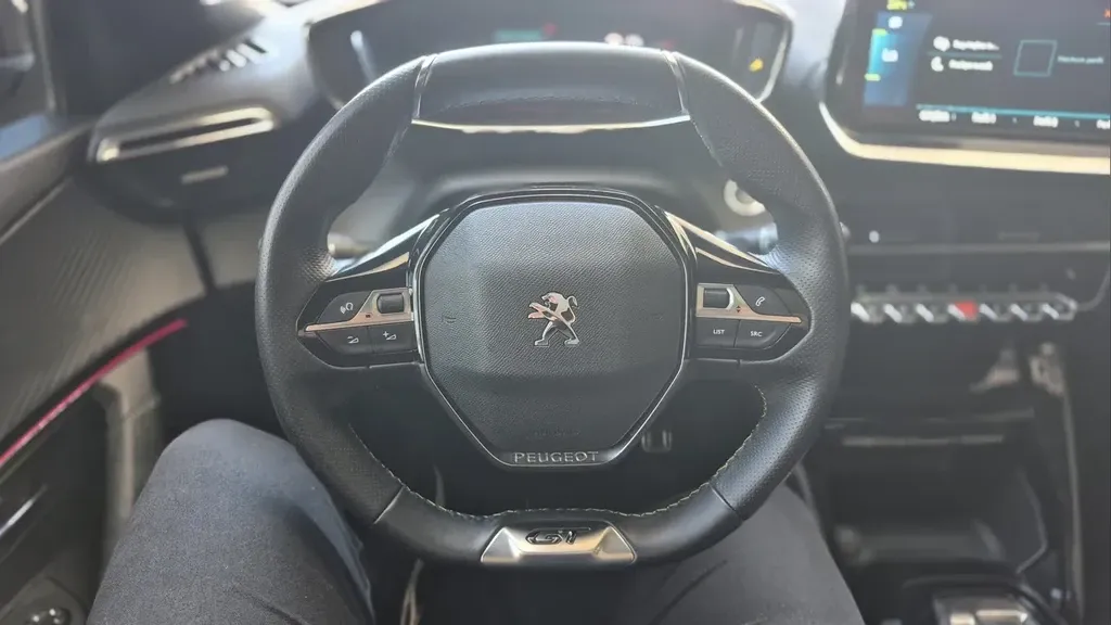 Peugeot E-2008 - Imagem 15