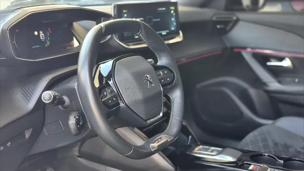 Peugeot E-2008 - Imagem 18